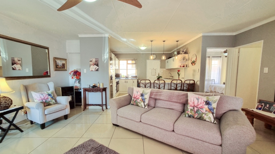 2 Bedroom Property for Sale in Langenhovenpark Free State